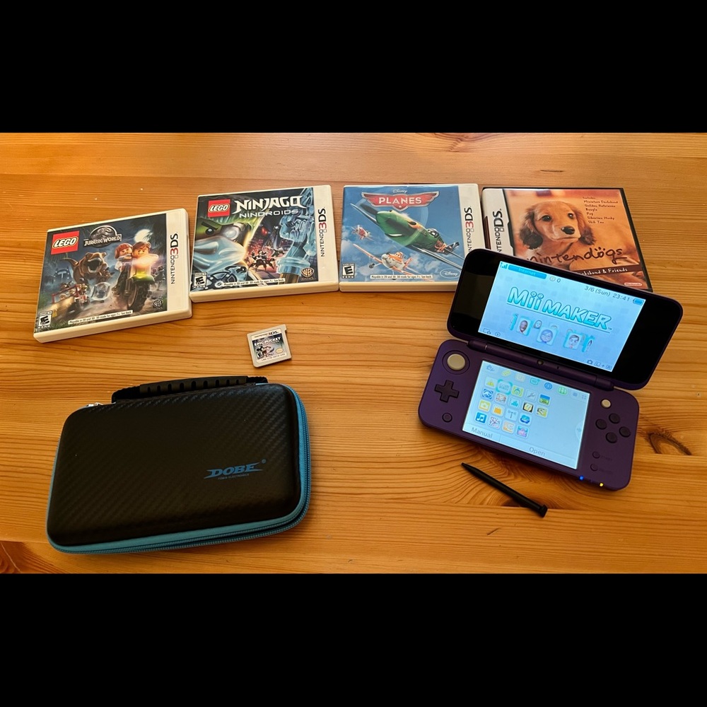 EUC Nintendo 3DS w/charger, case, and games!